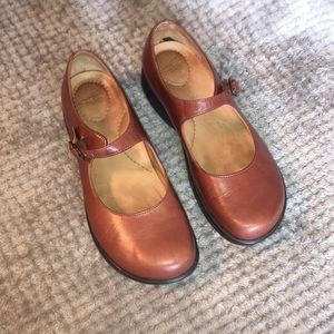 Dansko Mary Jane Natural Leather Color Sz 7